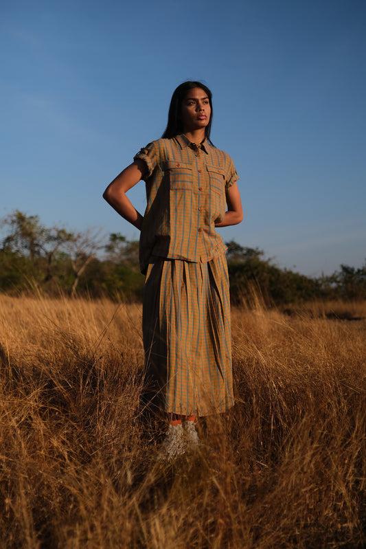 Plains Design - Twin shirt in orange. Orange and blue checkered shirt with short sleeves and a straight relaxed fit. Ethically handmade cotton.